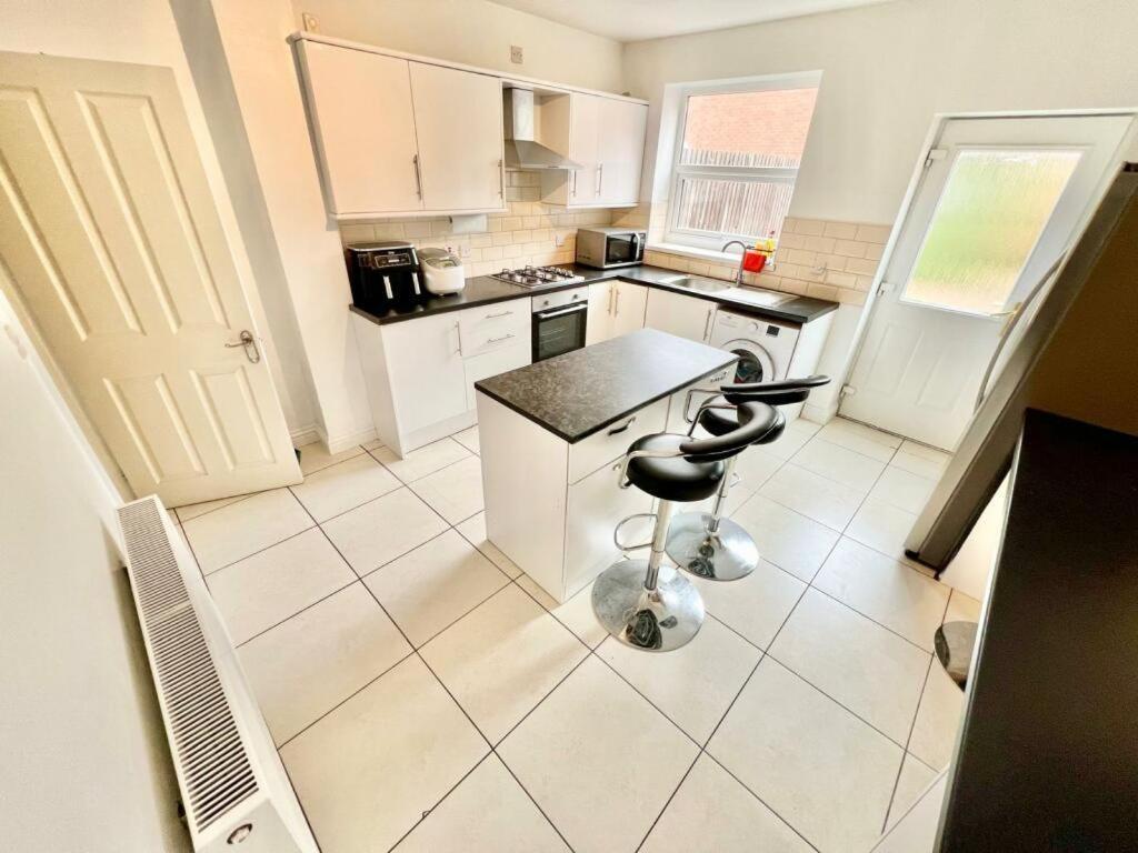 Lovely Spacious Room Near Train Station And University Dallington  Exteriér fotografie